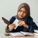 Bijak Berhemat, Kaya Berkah: Panduan Pengelolaan Uang Saku Berbasis Ekonomi Islam untuk Pelajar SMK Salatiga thumbnail-23